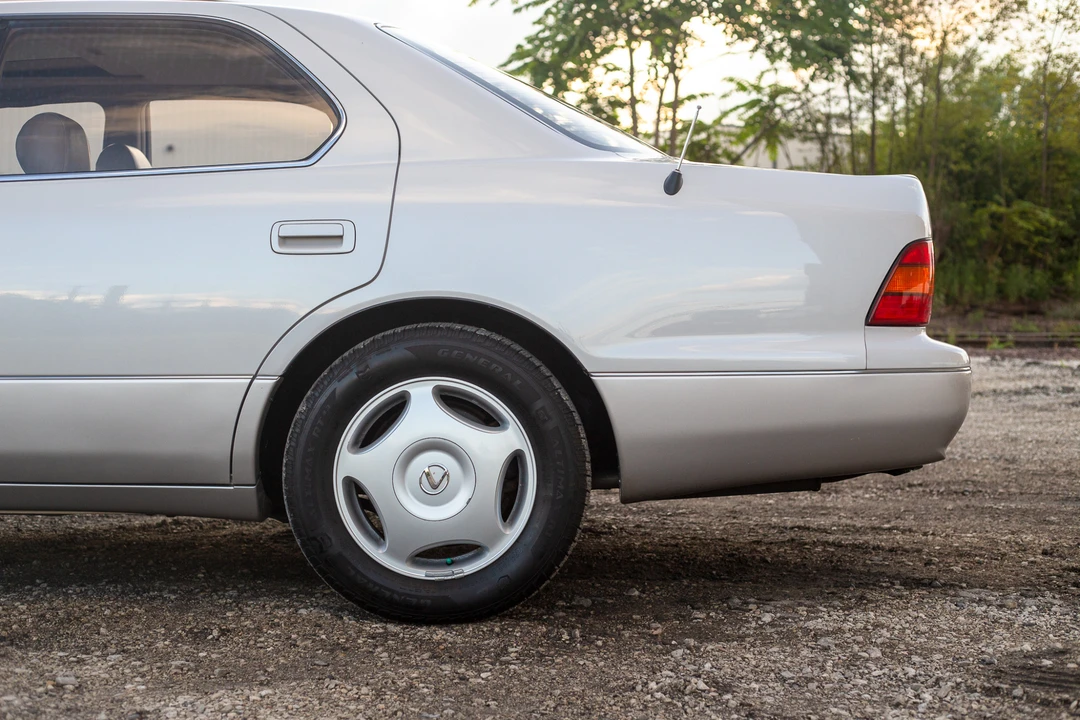 1997 Lexus LS 2nd Gen - Image 29 of 31