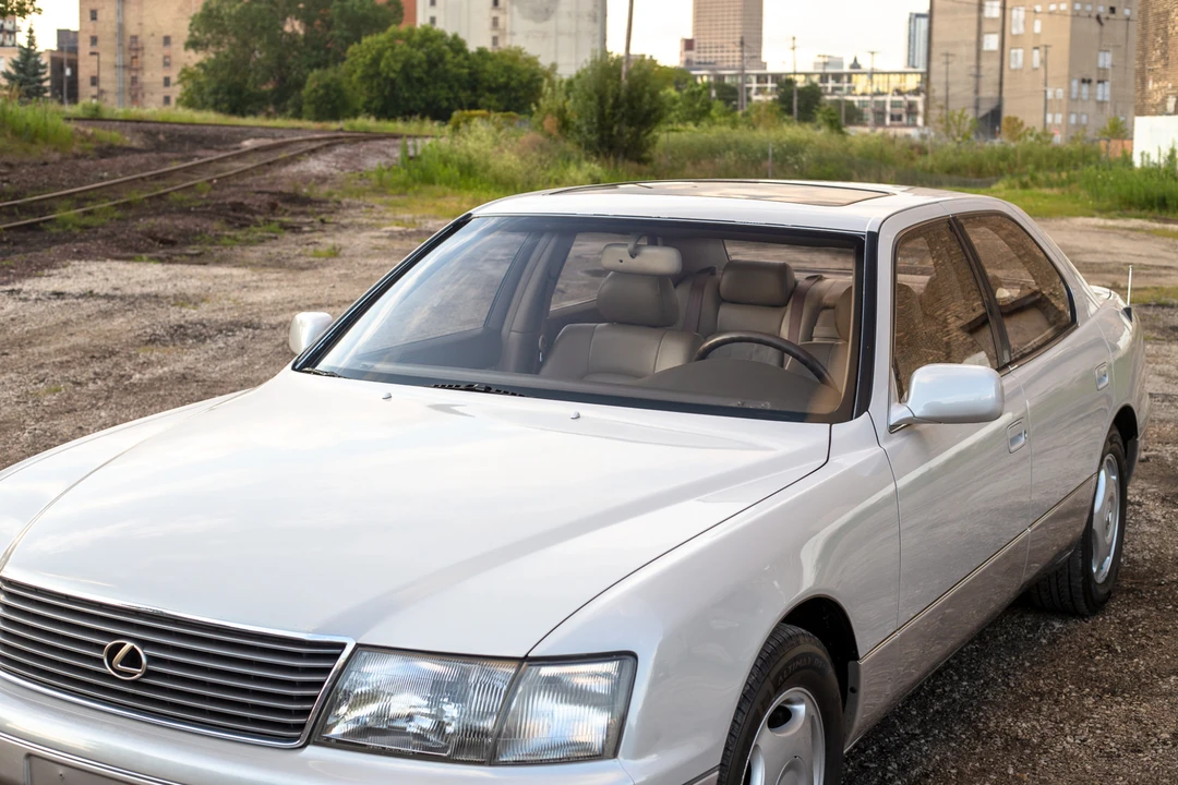 1997 Lexus LS 2nd Gen - Image 18 of 31