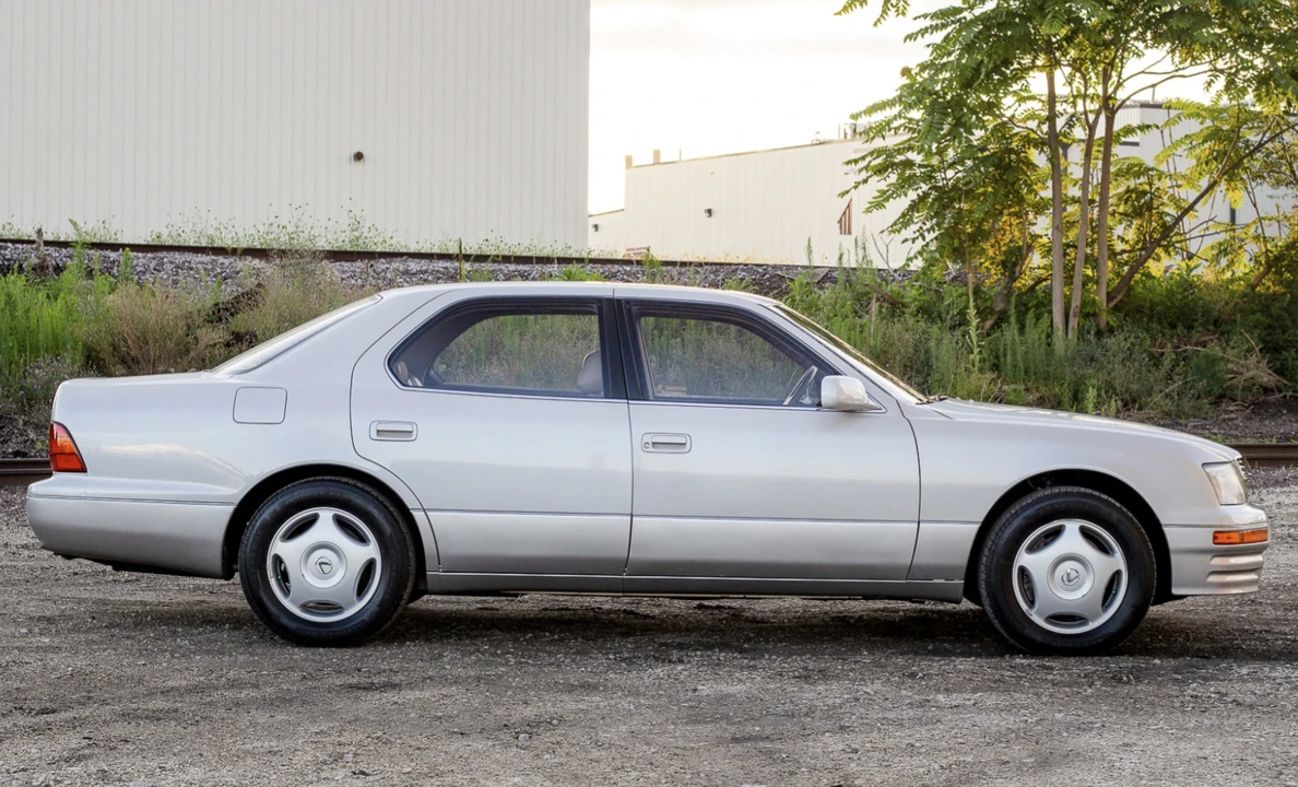1997 Lexus LS 2nd Gen - Image 13 of 31