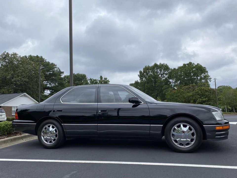 1997 Lexus LS 2nd Gen - Image 17 of 31