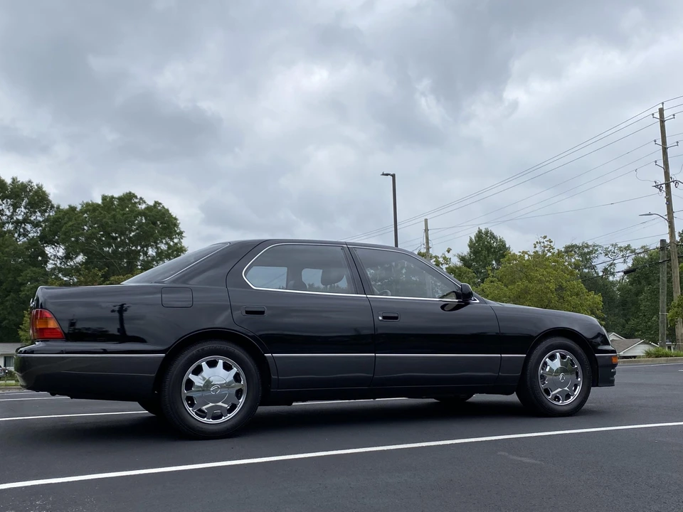 1997 Lexus LS 2nd Gen - Image 19 of 31