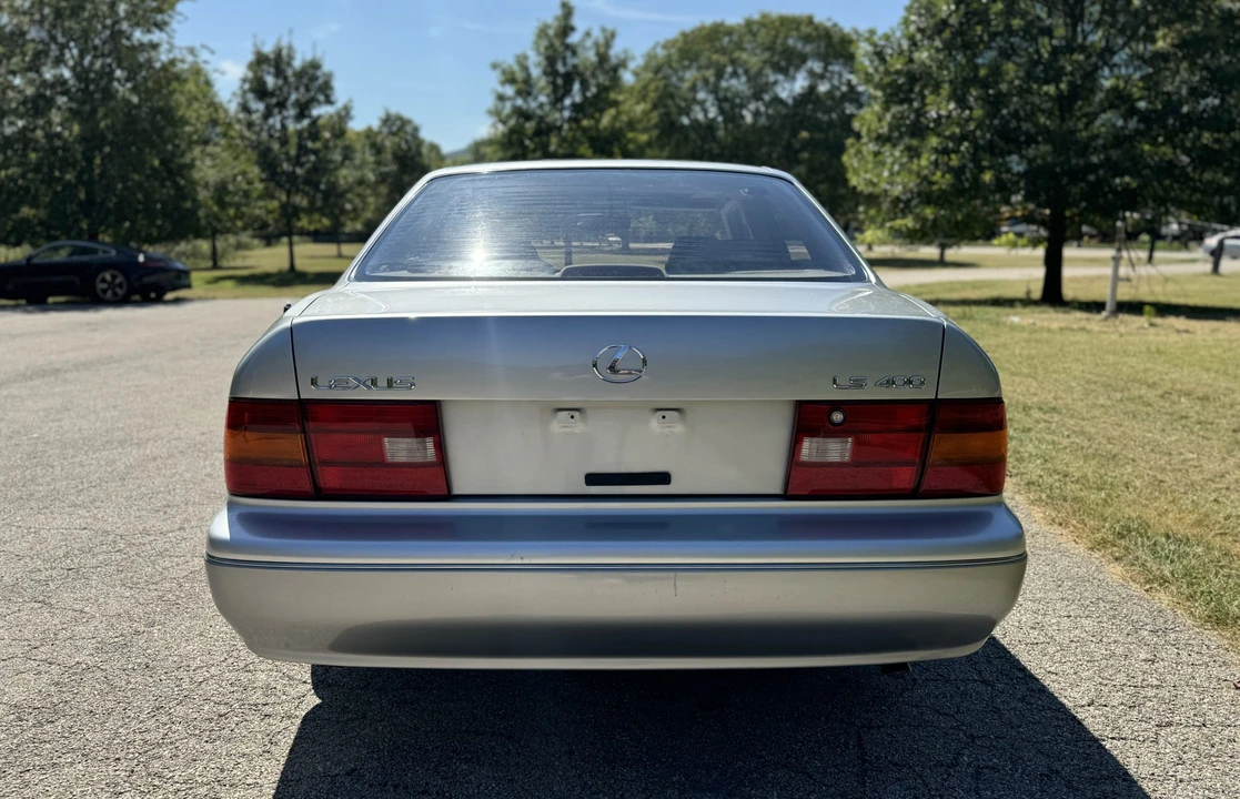 1997 Lexus LS 2nd Gen - Image 16 of 31