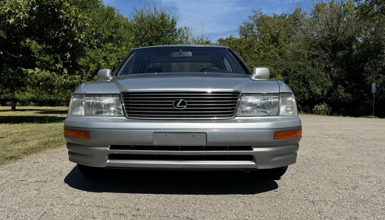 1997 Lexus LS 2nd Gen - Image 25 of 31