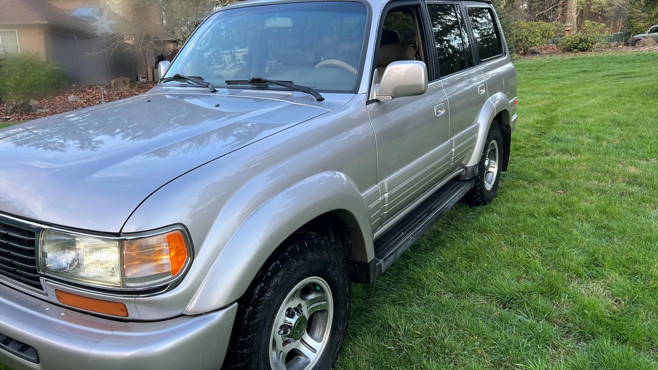 1997 Lexus LX 1st Gen - Image 17 of 31