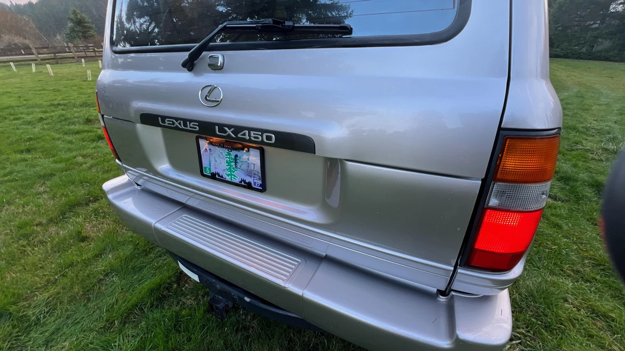 1997 Lexus LX 1st Gen - Image 22 of 31
