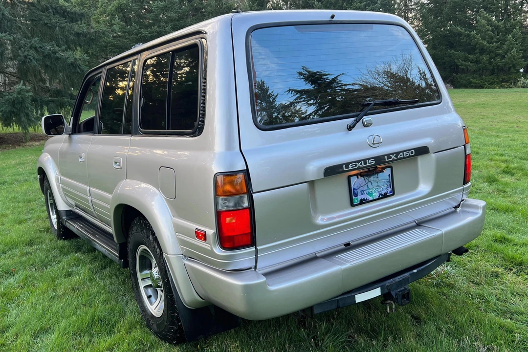 1997 Lexus LX 1st Gen - Image 4 of 31
