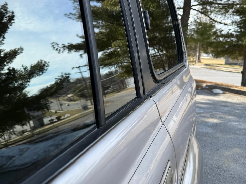 1997 Lexus LX 1st Gen - Image 27 of 31