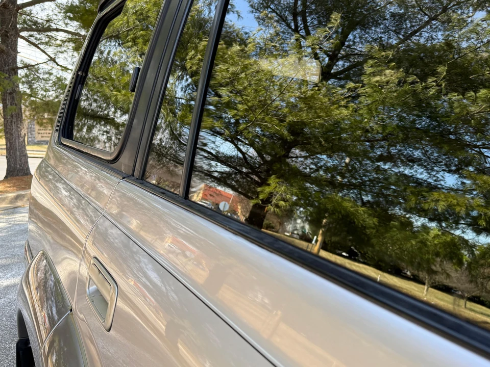1997 Lexus LX 1st Gen - Image 29 of 31
