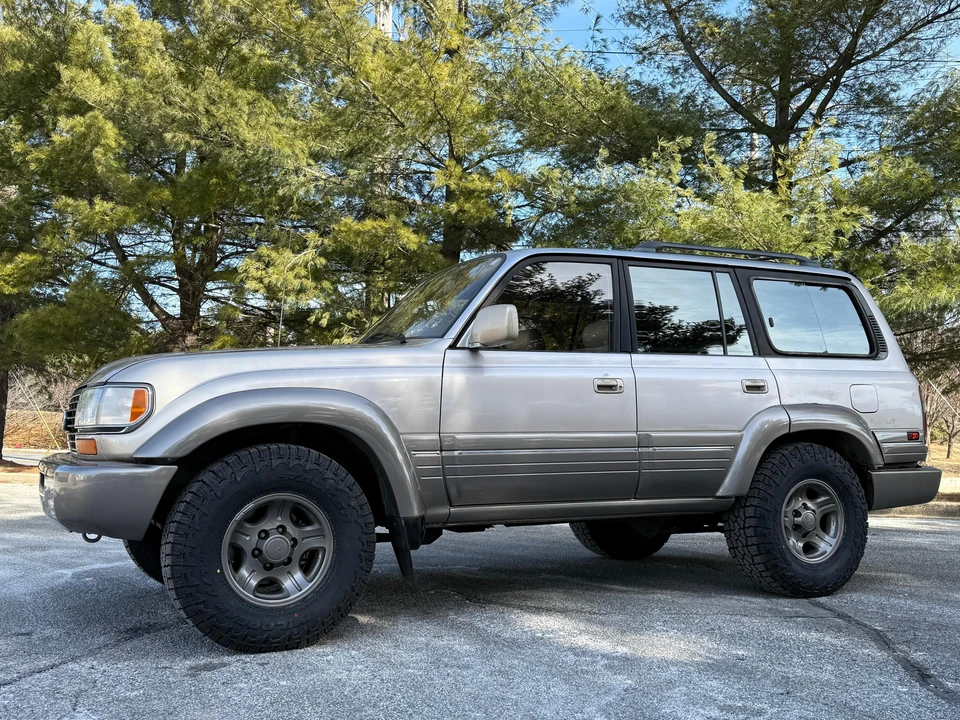 1997 Lexus LX 1st Gen - Image 9 of 31
