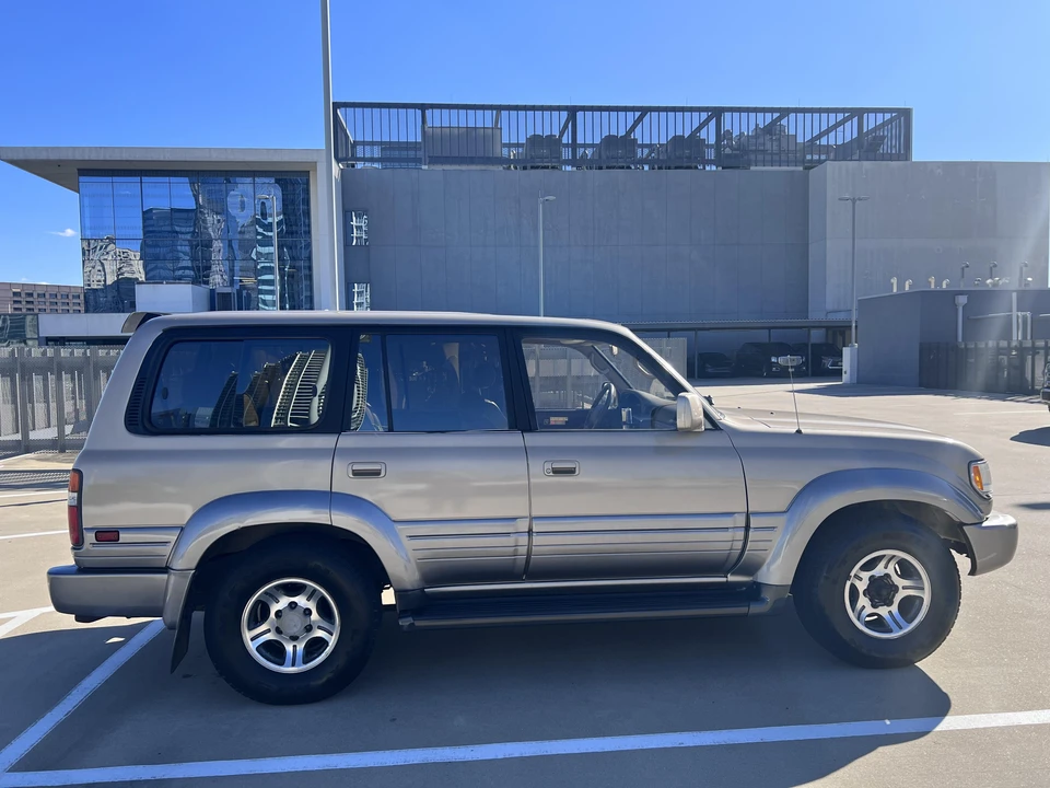 1997 Lexus LX 1st Gen - Image 17 of 31