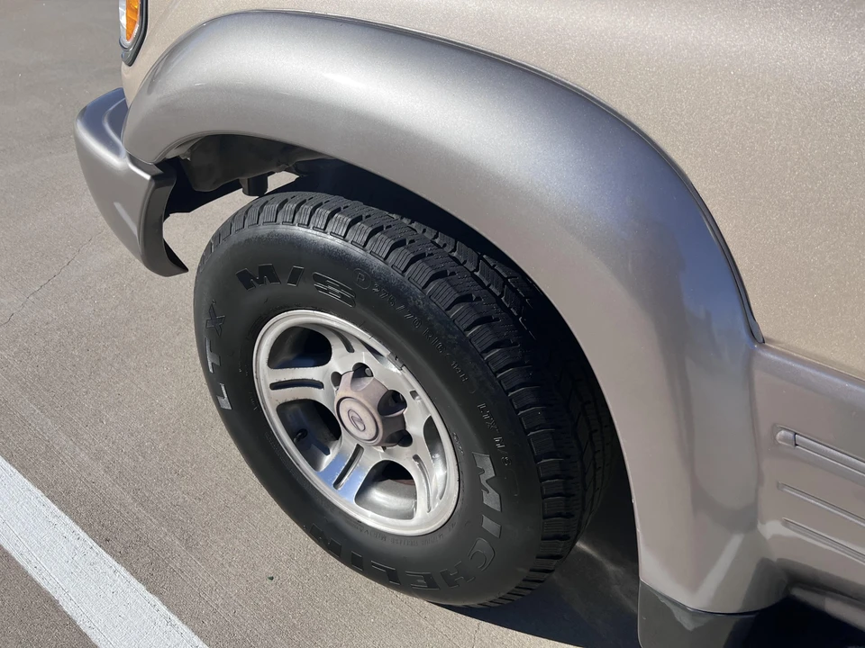 1997 Lexus LX 1st Gen - Image 26 of 31