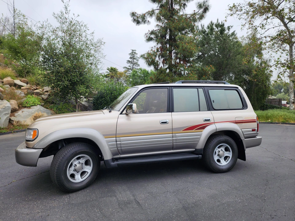 1997 Lexus LX 1st Gen - Image 21 of 31