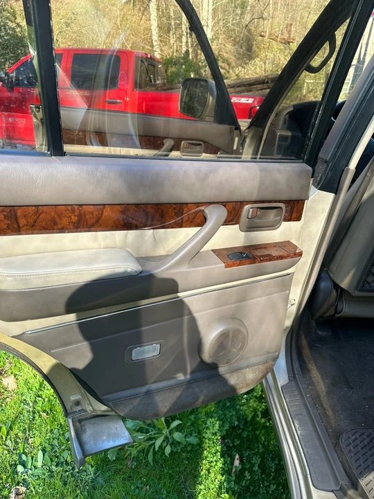 1997 Lexus LX 1st Gen - Image 12 of 15