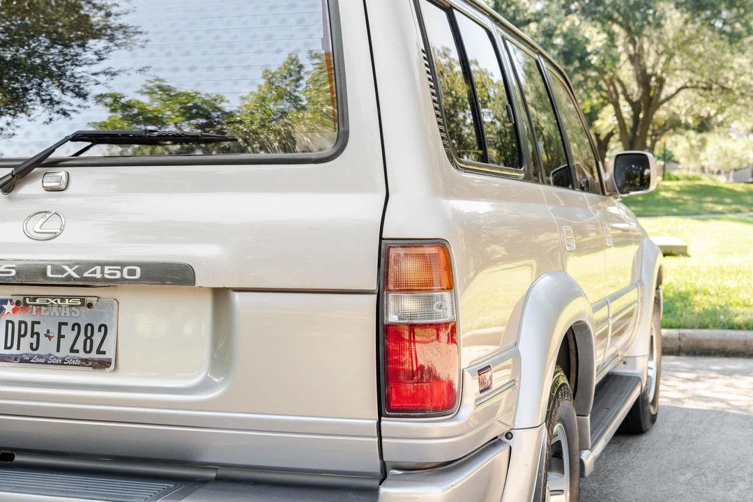 1997 Lexus LX 1st Gen - Image 22 of 31