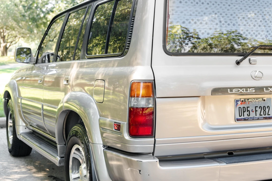 1997 Lexus LX 1st Gen - Image 17 of 31