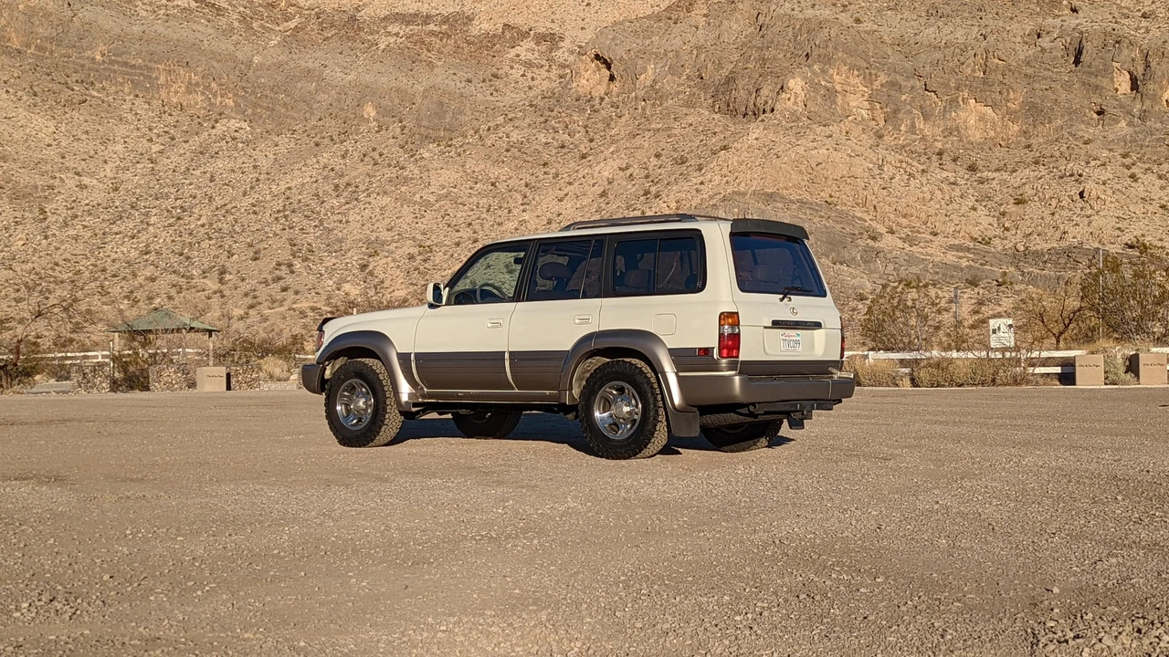 1997 Lexus LX 1st Gen - Image 25 of 31