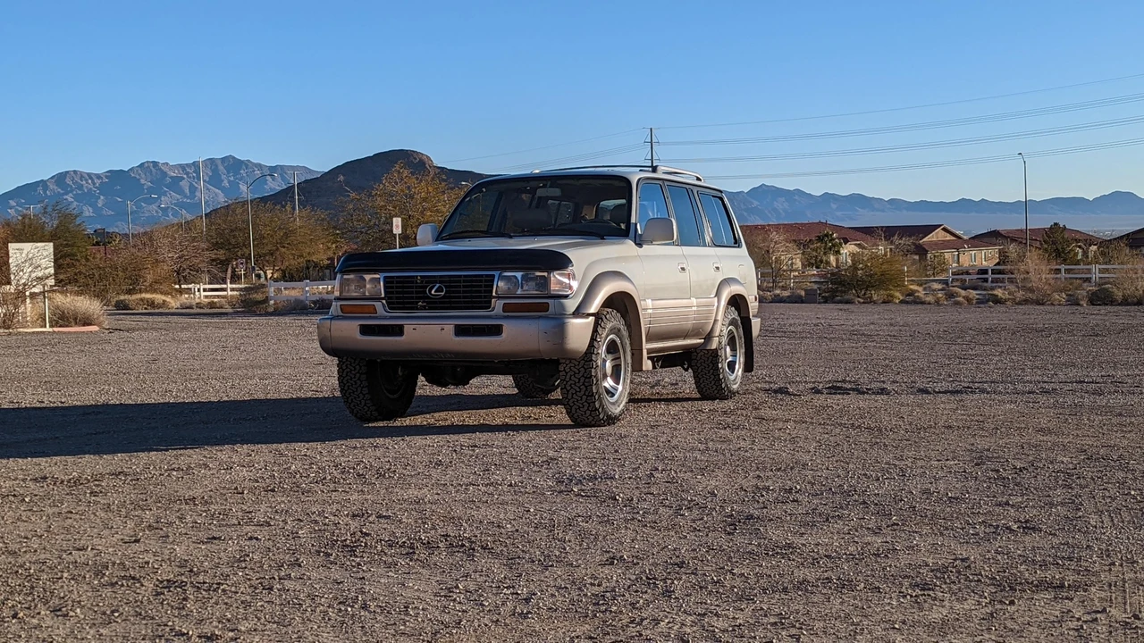 1997 Lexus LX 1st Gen - Image 13 of 31