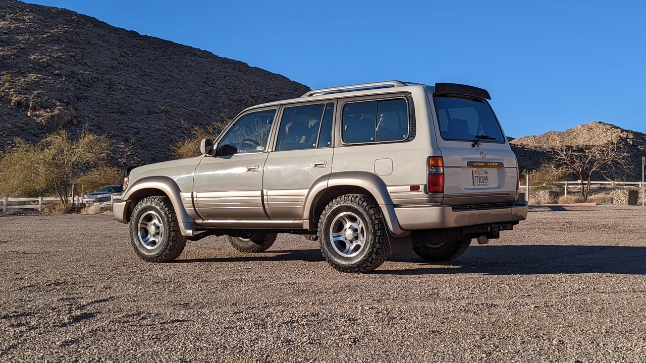 1997 Lexus LX 1st Gen - Image 28 of 31