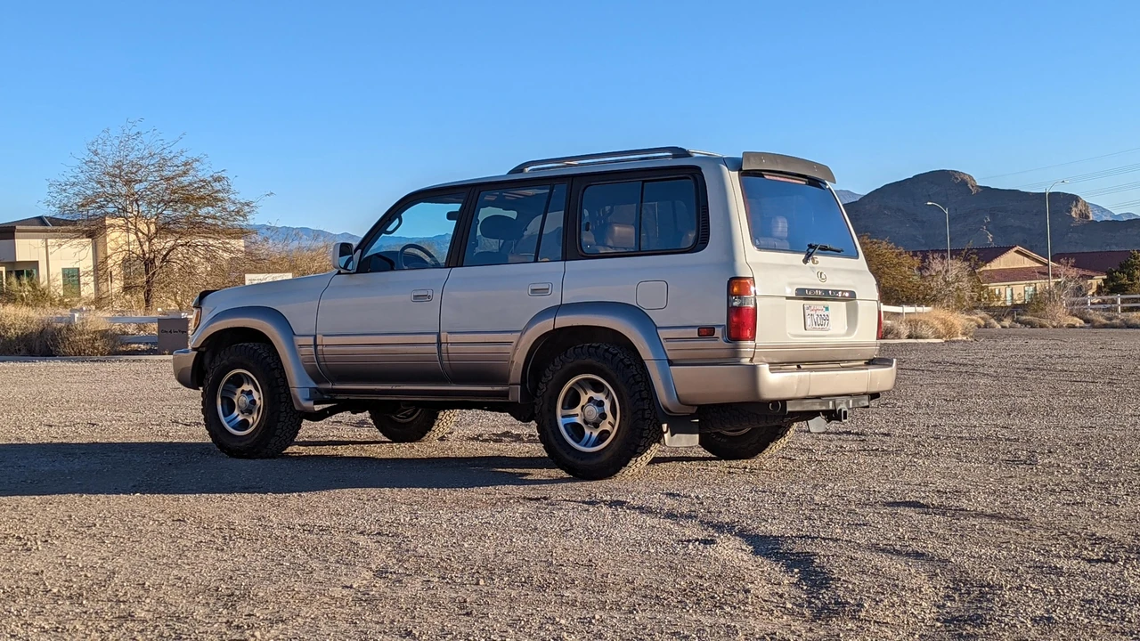 1997 Lexus LX 1st Gen - Image 27 of 31
