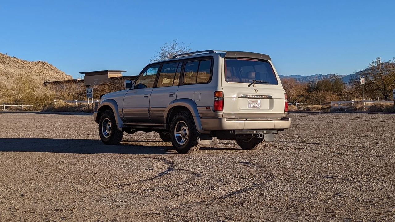 1997 Lexus LX 1st Gen - Image 29 of 31