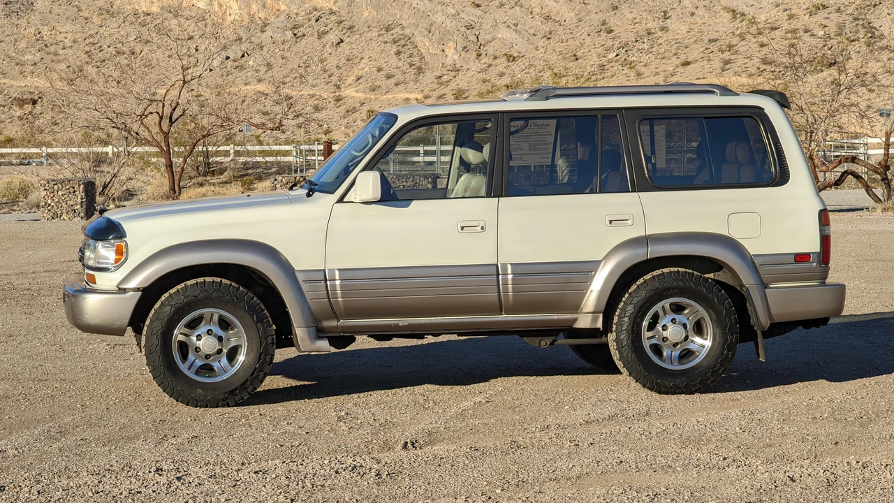1997 Lexus LX 1st Gen - Image 20 of 31