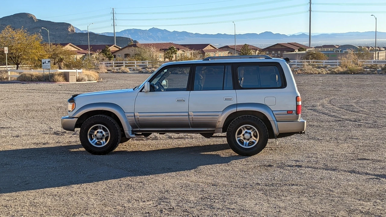 1997 Lexus LX 1st Gen - Image 23 of 31