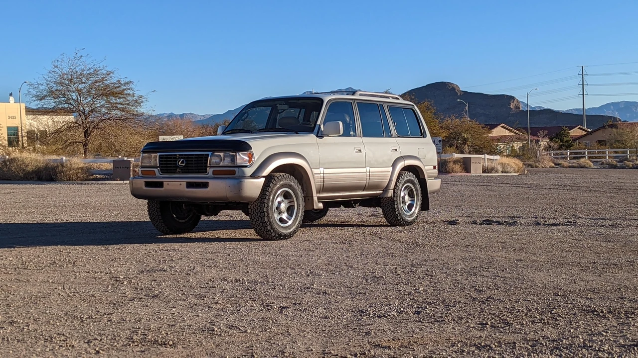 1997 Lexus LX 1st Gen - Image 15 of 31