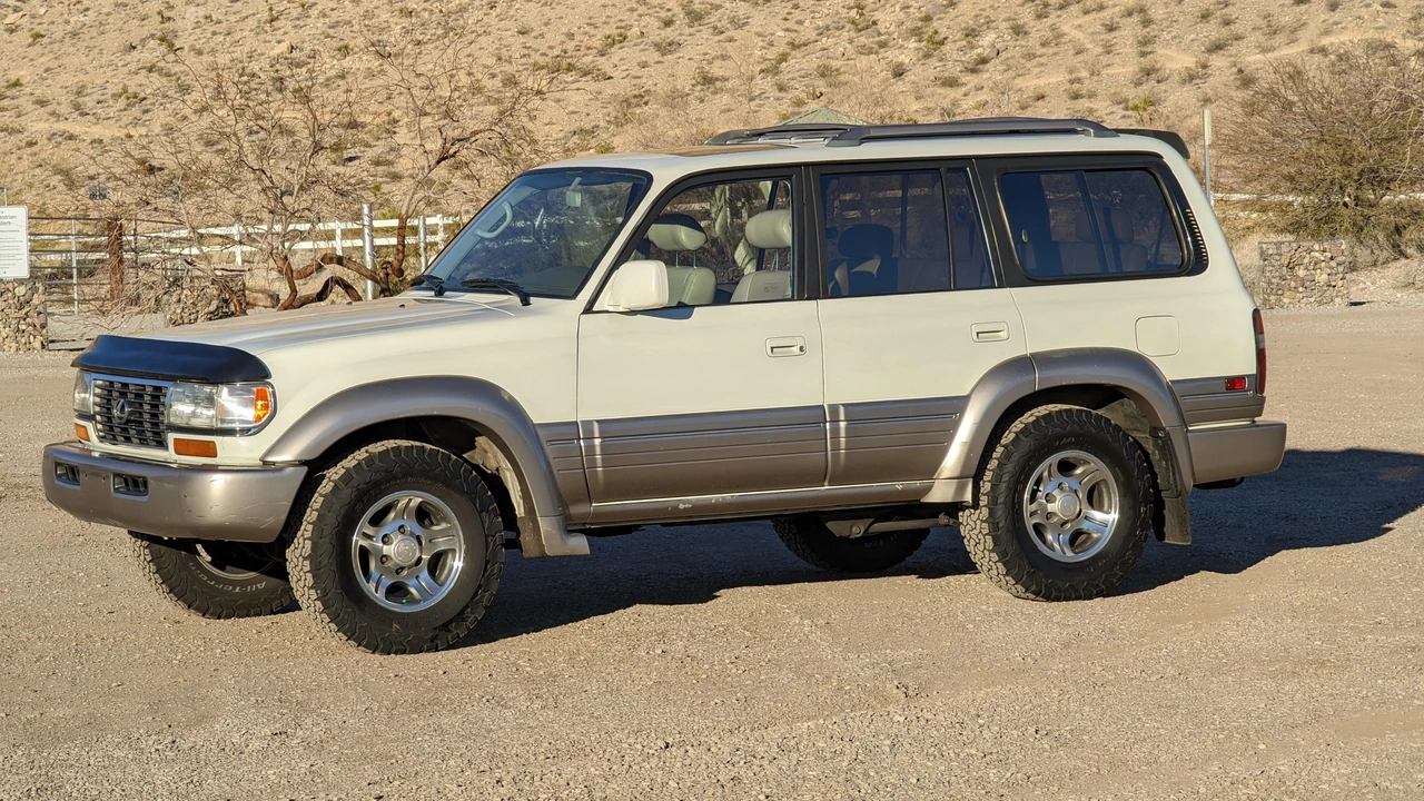 1997 Lexus LX 1st Gen - Image 18 of 31