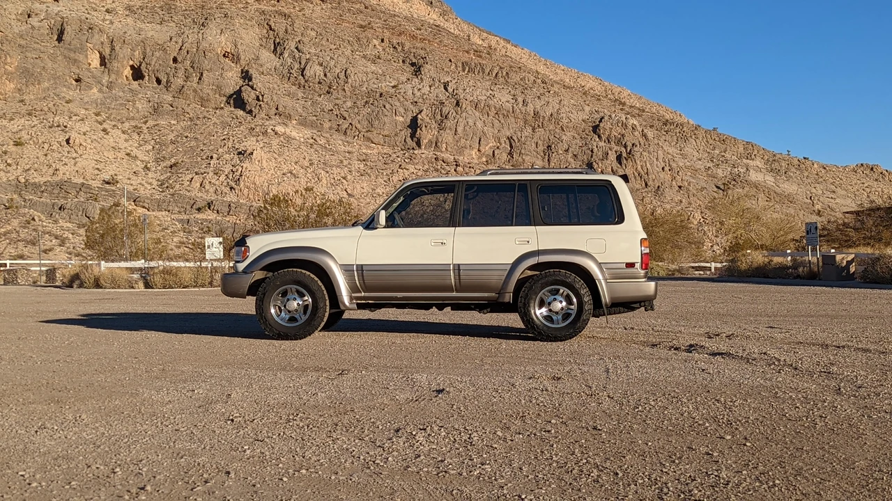 1997 Lexus LX 1st Gen - Image 22 of 31