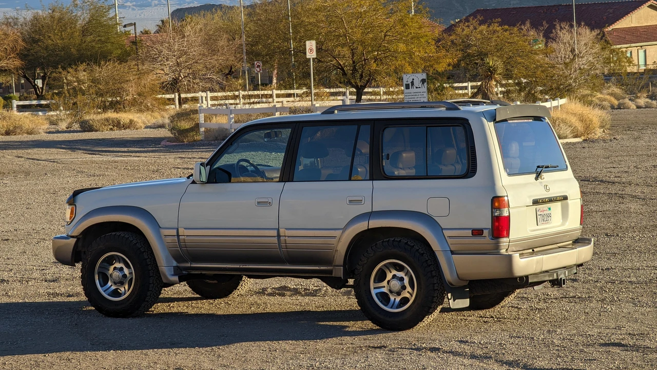 1997 Lexus LX 1st Gen - Image 26 of 31