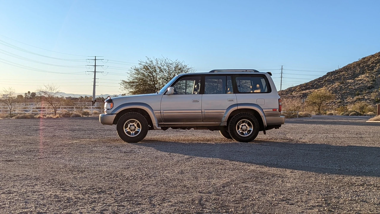 1997 Lexus LX 1st Gen - Image 21 of 31