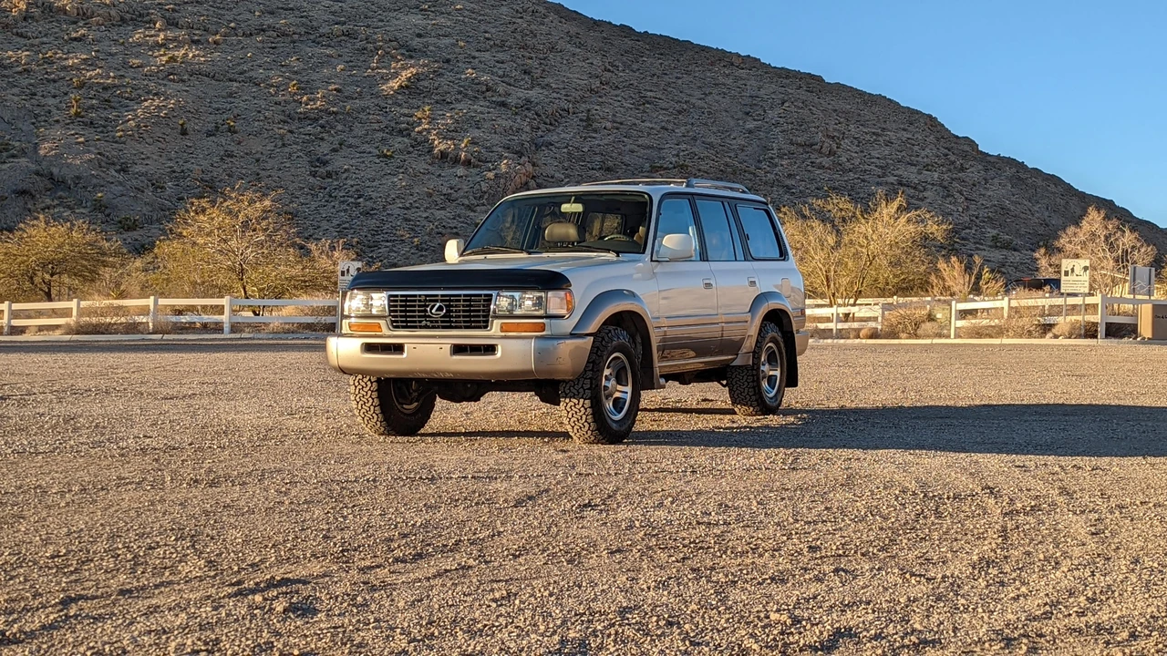1997 Lexus LX 1st Gen - Image 14 of 31