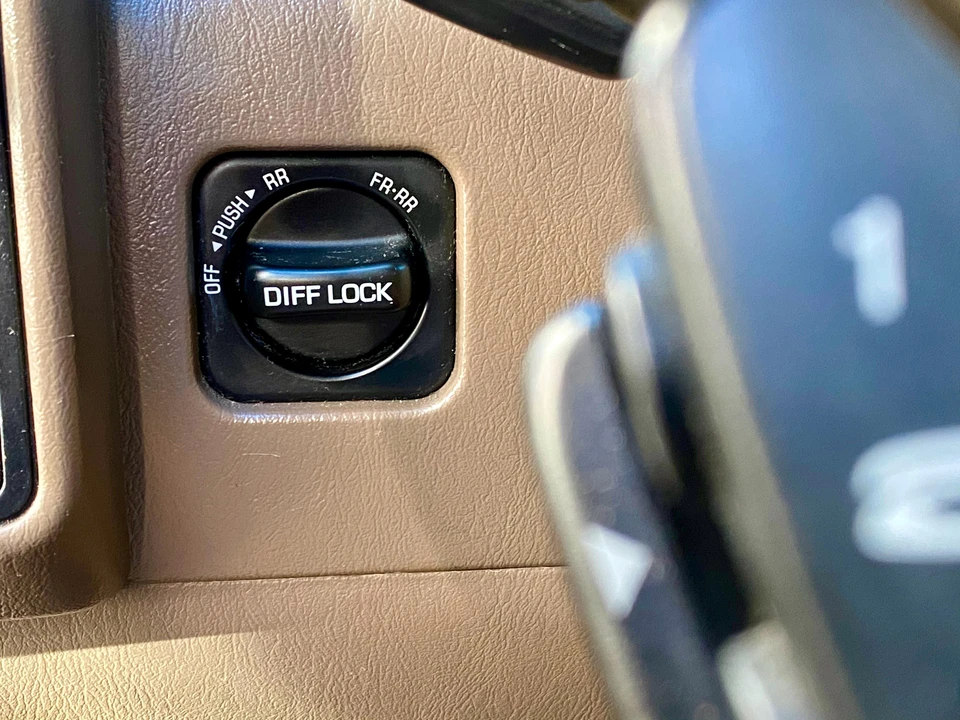 1997 Lexus LX 1st Gen - Image 20 of 28