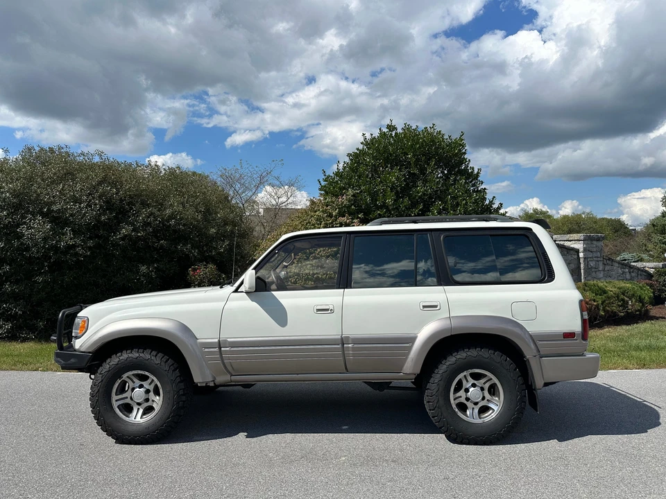 1997 Lexus LX 1st Gen - Image 23 of 31
