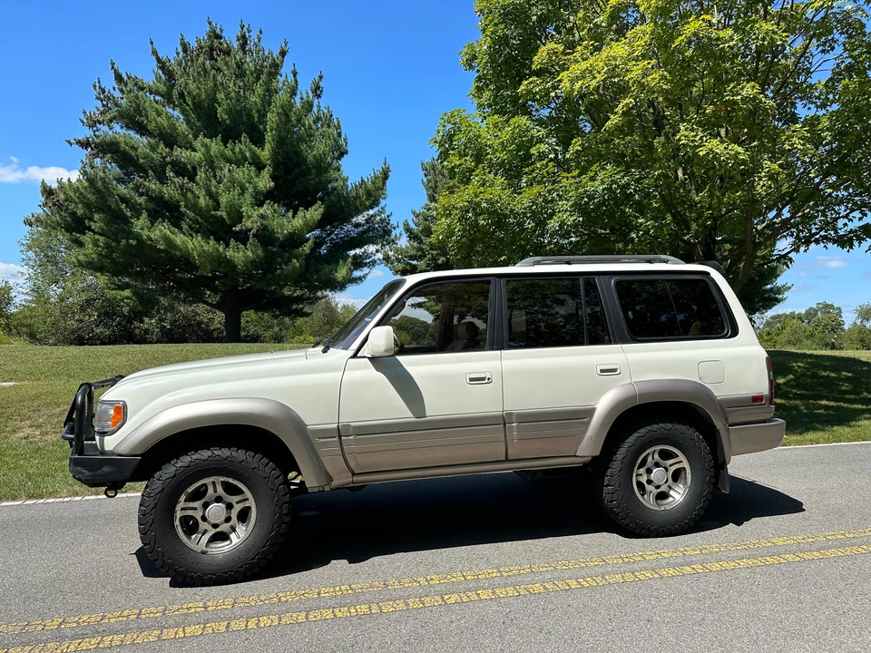 1997 Lexus LX 1st Gen - Image 22 of 31