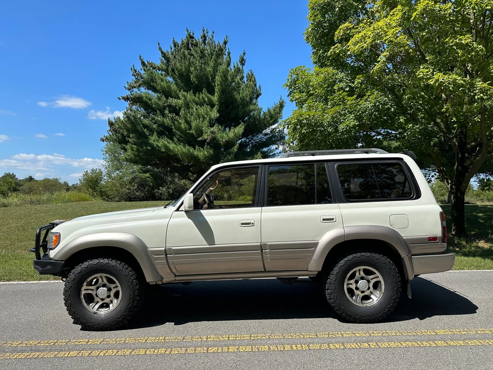1997 Lexus LX 1st Gen - Image 24 of 31