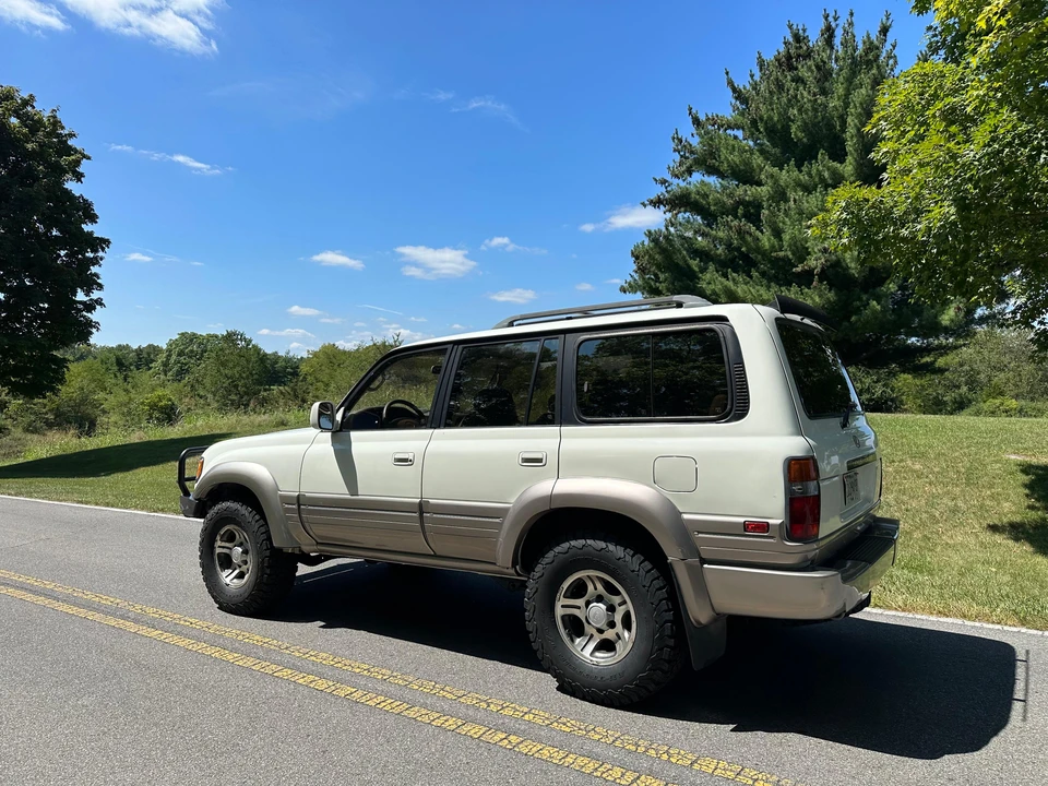 1997 Lexus LX 1st Gen - Image 25 of 31