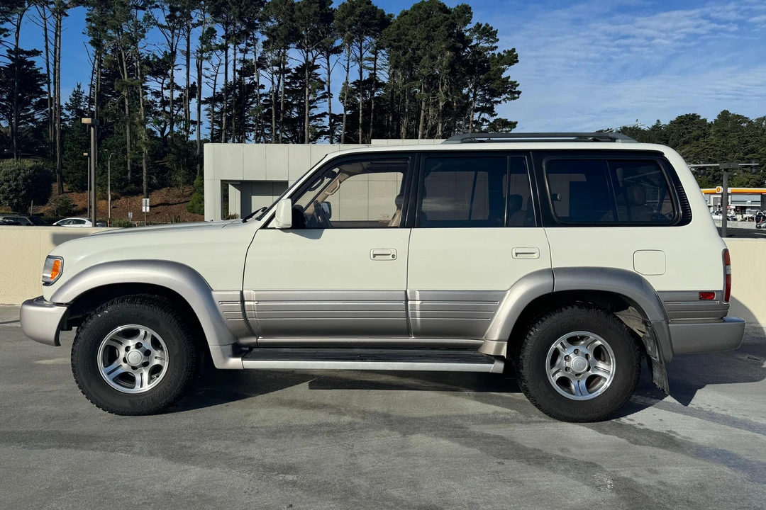 1997 Lexus LX 1st Gen - Image 3 of 31