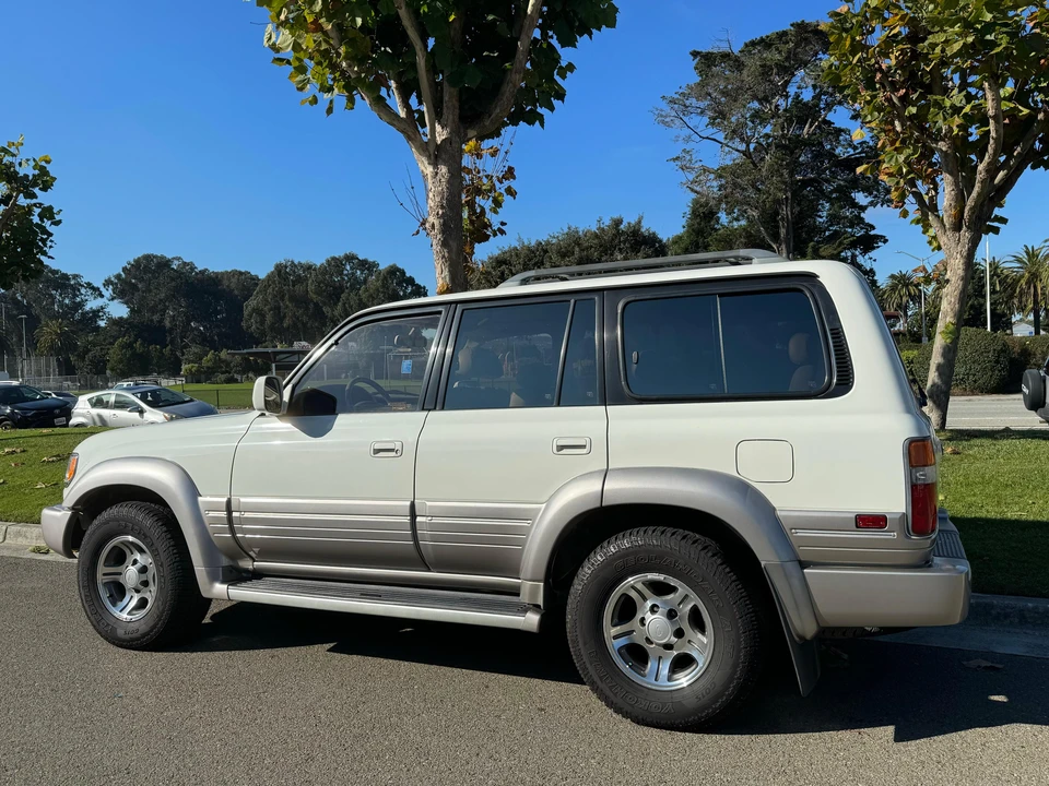 1997 Lexus LX 1st Gen - Image 15 of 31