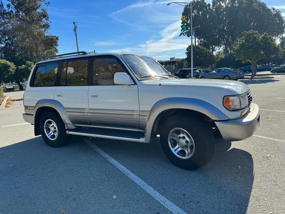 1997 Lexus LX 1st Gen - Image 23 of 31