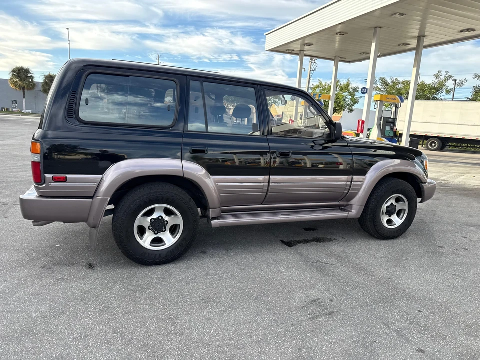 1997 Lexus LX 1st Gen - Image 18 of 31