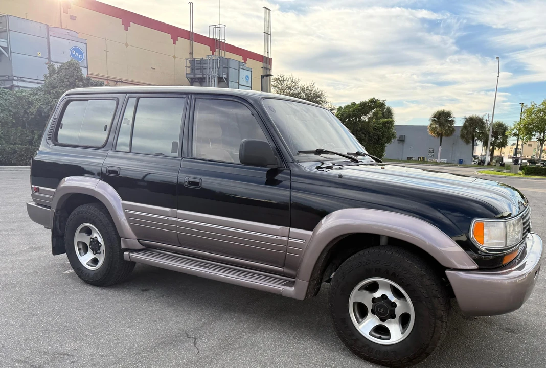 1997 Lexus LX 1st Gen - Image 19 of 31
