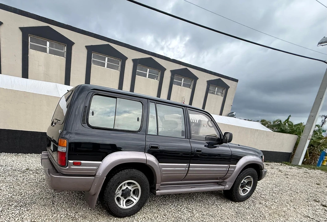 1997 Lexus LX 1st Gen - Image 17 of 31