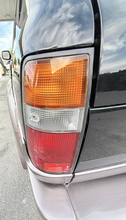1997 Lexus LX 1st Gen - Image 29 of 31