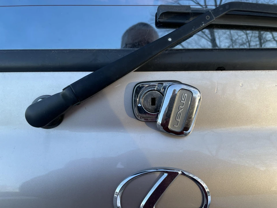 1997 Lexus LX 1st Gen - Image 28 of 31