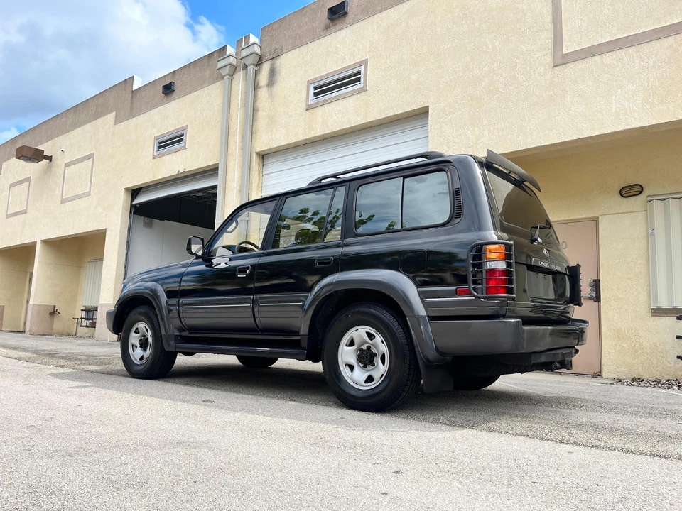 1997 Lexus LX 1st Gen - Image 18 of 31
