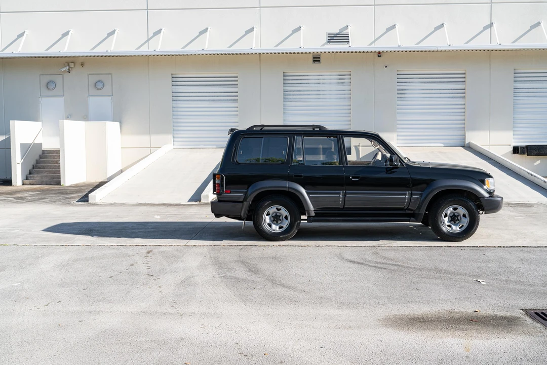 1997 Lexus LX 1st Gen - Image 27 of 31