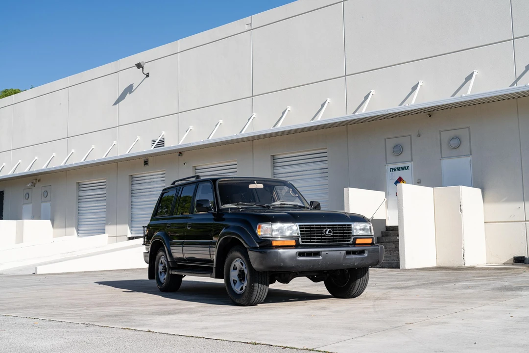 1997 Lexus LX 1st Gen - Image 28 of 31