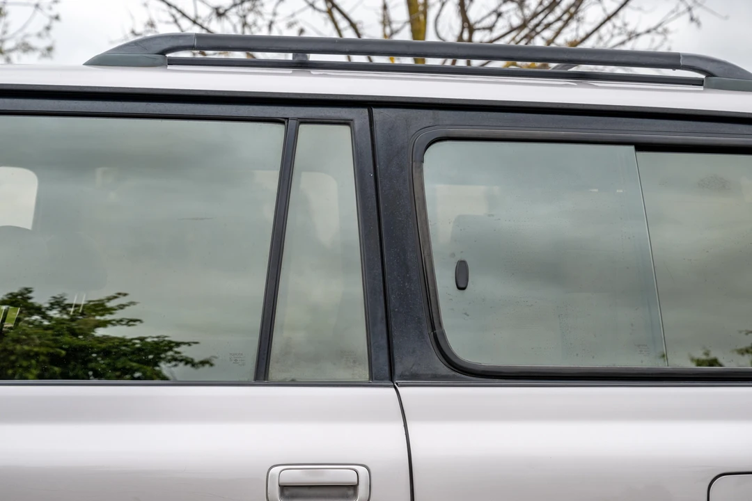 1997 Lexus LX 1st Gen - Image 23 of 31