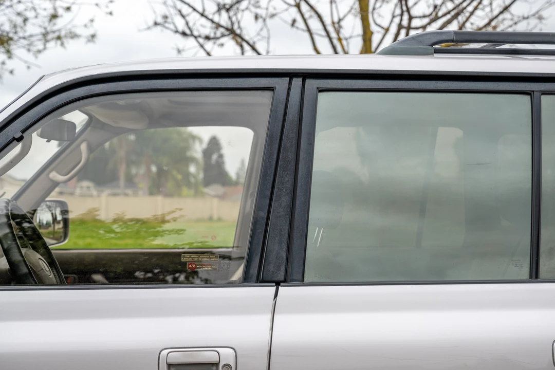 1997 Lexus LX 1st Gen - Image 21 of 31